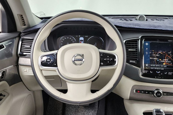 2022 Volvo XC90 с пробегом 73 733 км