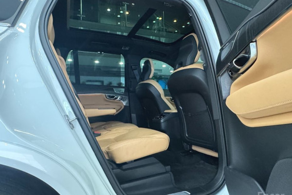 2022 Volvo XC90 с пробегом 29 340 км