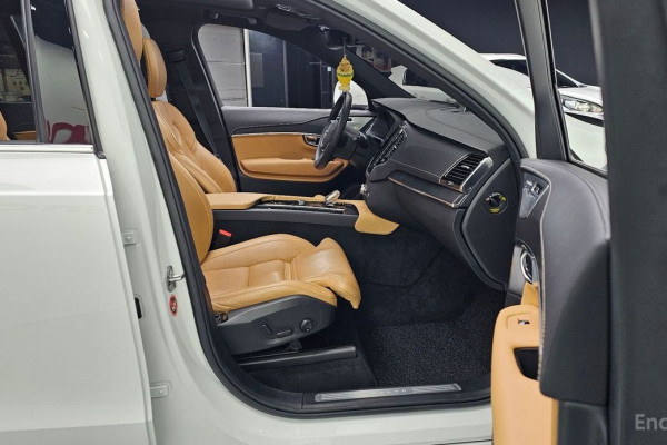 2022 Volvo XC90 с пробегом 72 865 км