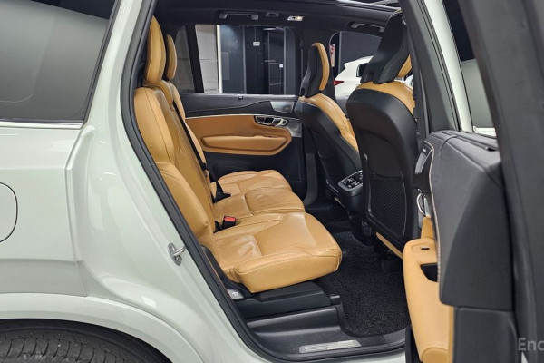 2022 Volvo XC90 с пробегом 72 865 км