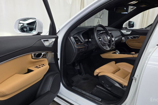 2022 Volvo XC90 с пробегом 147 443 км