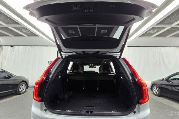 2022 Volvo XC90 с пробегом 147 443 км