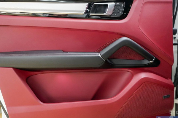 2023 Porsche Cayenne с пробегом 17 700 км