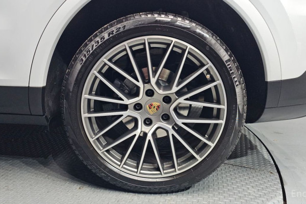 2023 Porsche Cayenne с пробегом 37 092 км