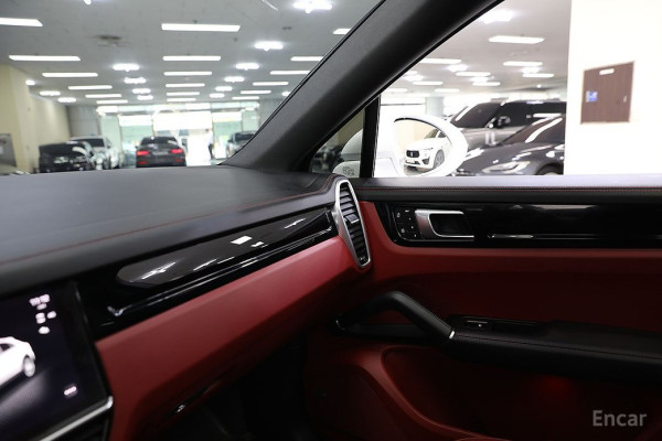 2023 Porsche Cayenne с пробегом 25 640 км