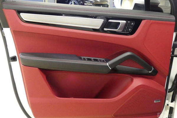 2023 Porsche Cayenne с пробегом 30 700 км