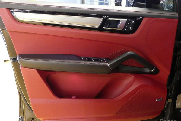 2023 Porsche Cayenne с пробегом 31 000 км