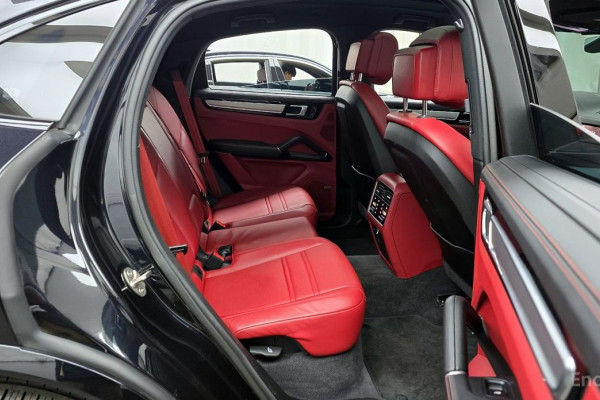 2022 Porsche Cayenne с пробегом 56 045 км