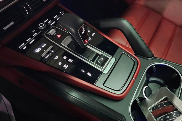 2022 Porsche Cayenne с пробегом 33 261 км