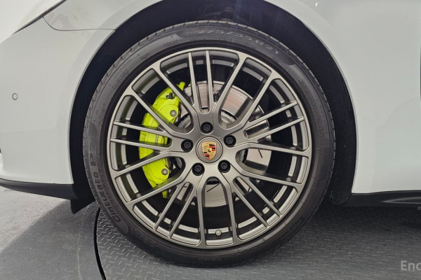 2023 Porsche Panamera с пробегом 36 284 км