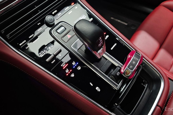 2023 Porsche Panamera с пробегом 36 284 км