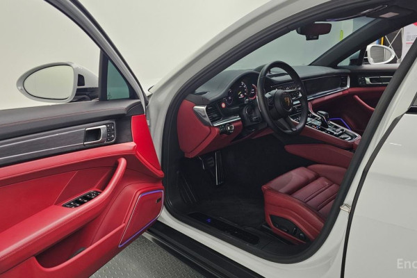 2023 Porsche Panamera с пробегом 36 284 км