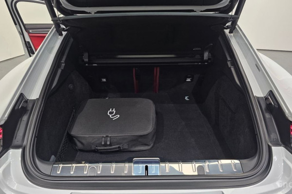 2023 Porsche Panamera с пробегом 36 284 км