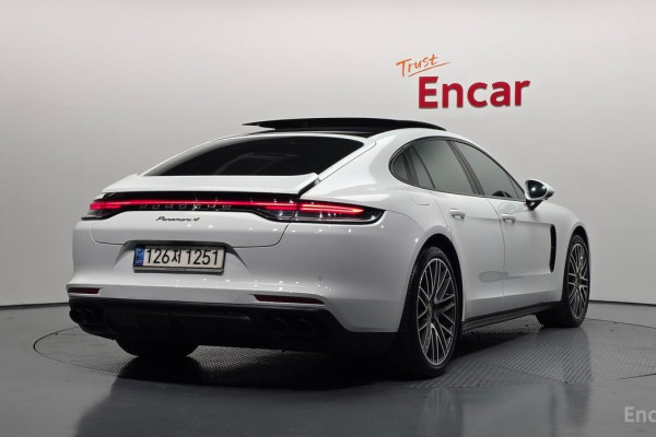 2022 Porsche Panamera с пробегом 55 330 км