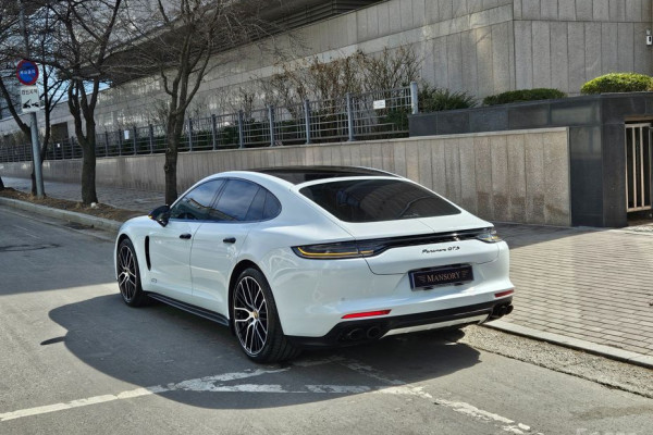 2022 Porsche Panamera с пробегом 33 500 км