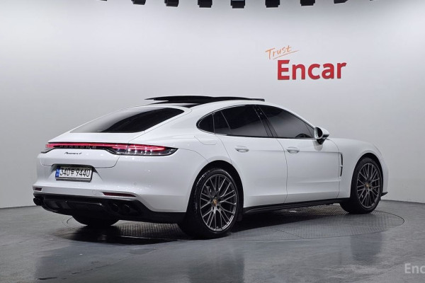 2022 Porsche Panamera с пробегом 35 094 км