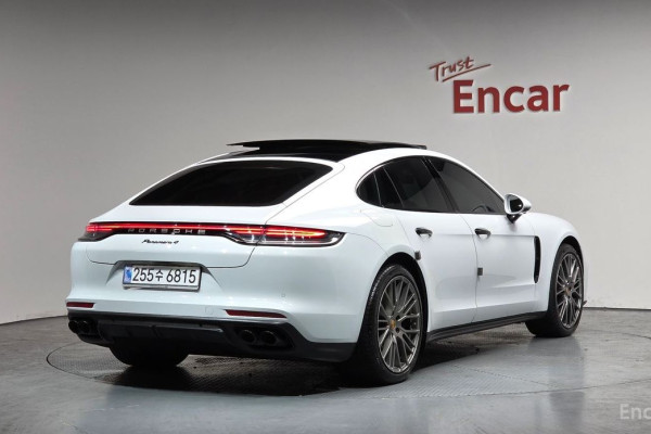 2023 Porsche Panamera с пробегом 46 812 км