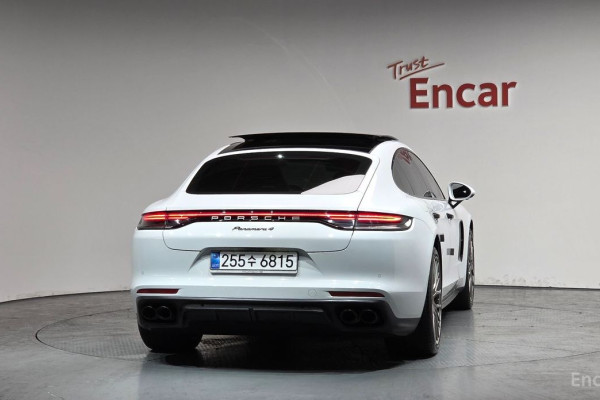 2023 Porsche Panamera с пробегом 46 812 км