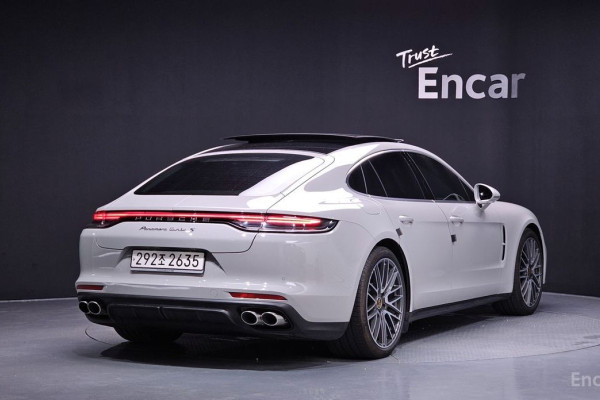 2023 Porsche Panamera с пробегом 17 908 км