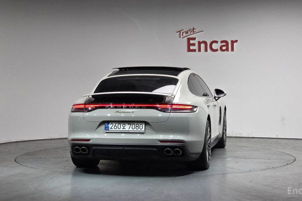 2023 Porsche Panamera с пробегом 31 738 км