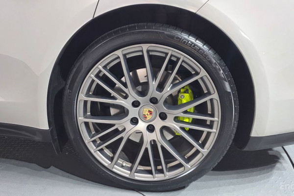 2023 Porsche Panamera с пробегом 31 738 км