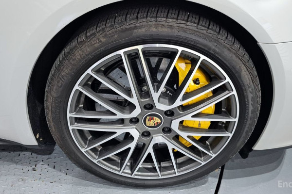 2023 Porsche Panamera с пробегом 17 908 км