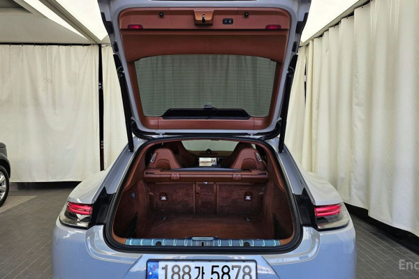 2023 Porsche Panamera с пробегом 19 783 км