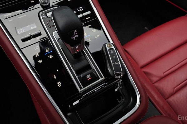 2023 Porsche Panamera с пробегом 17 908 км