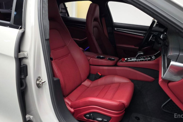 2023 Porsche Panamera с пробегом 31 738 км
