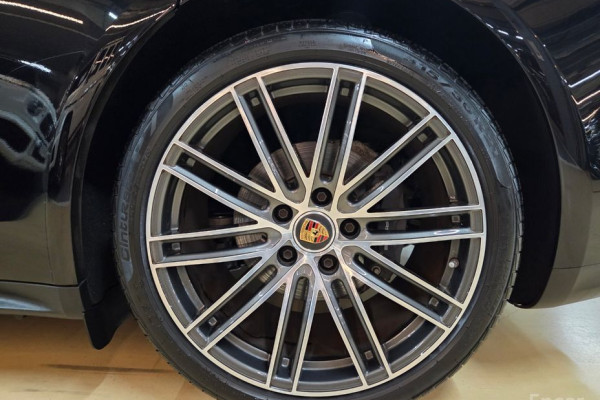 2023 Porsche Panamera с пробегом 12 000 км
