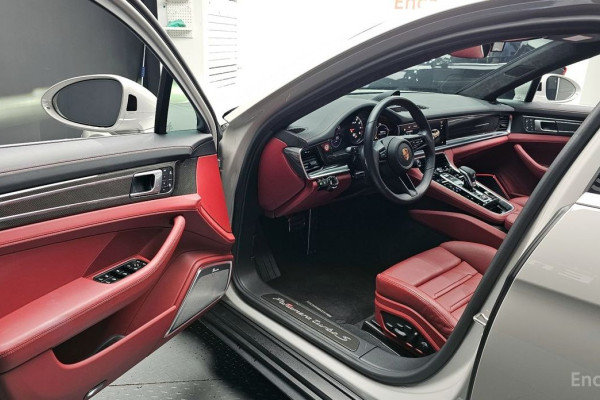 2023 Porsche Panamera с пробегом 17 908 км