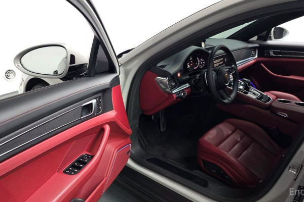 2023 Porsche Panamera с пробегом 31 738 км