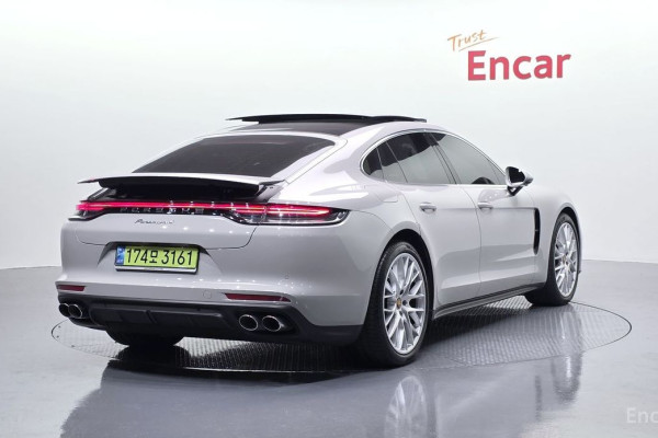 2022 Porsche Panamera с пробегом 12 320 км