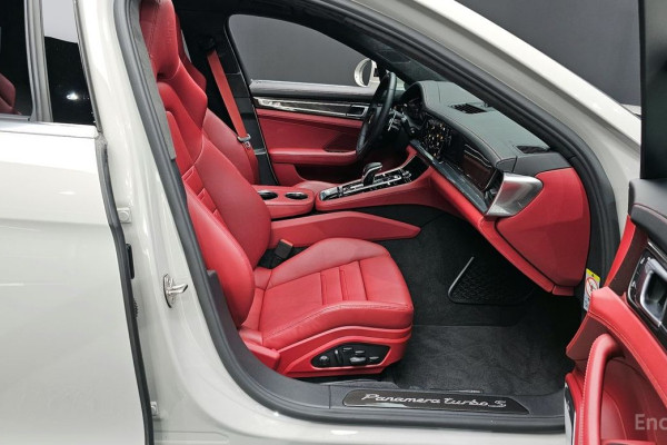 2023 Porsche Panamera с пробегом 17 908 км