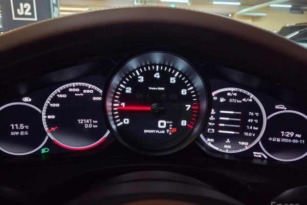 2023 Porsche Panamera с пробегом 12 000 км