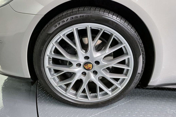 2022 Porsche Panamera с пробегом 12 320 км