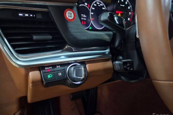 2023 Porsche Panamera с пробегом 12 000 км