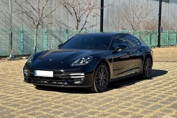 2022 Porsche Panamera с пробегом 36 000 км
