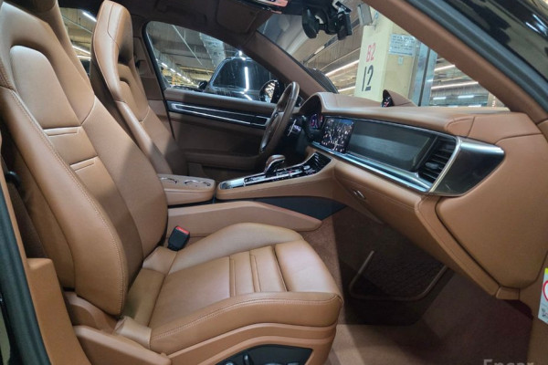 2023 Porsche Panamera с пробегом 12 000 км