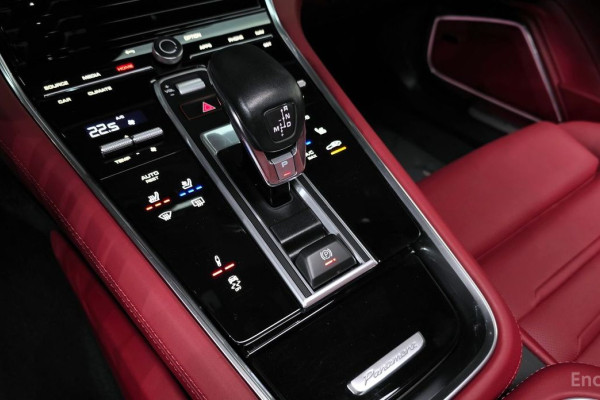 2022 Porsche Panamera с пробегом 12 320 км