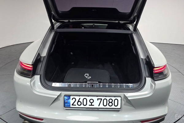2023 Porsche Panamera с пробегом 31 738 км