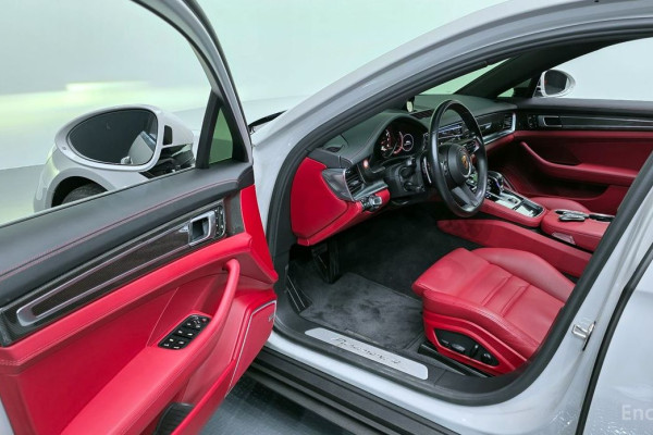 2022 Porsche Panamera с пробегом 12 320 км