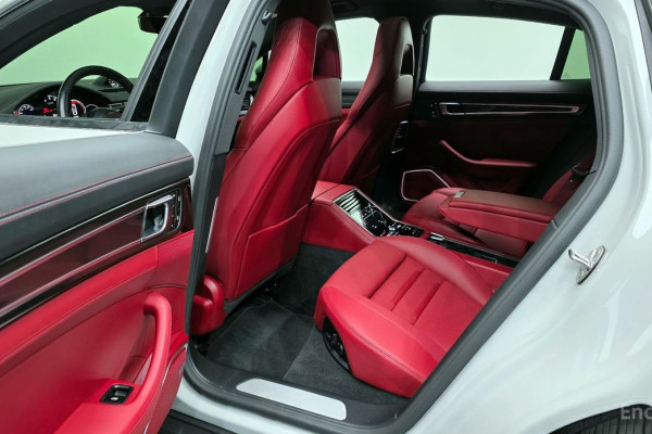 2022 Porsche Panamera с пробегом 12 320 км