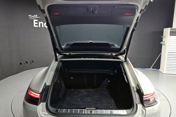 2023 Porsche Panamera с пробегом 17 908 км