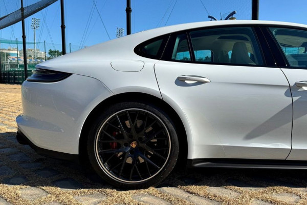 2022 Porsche Panamera с пробегом 36 200 км