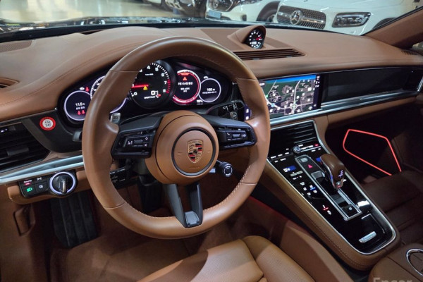 2023 Porsche Panamera с пробегом 12 000 км