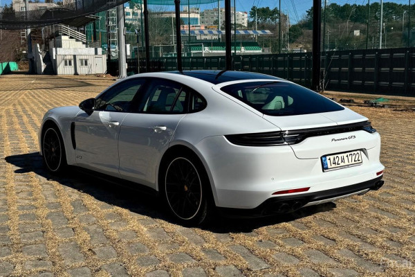 2022 Porsche Panamera с пробегом 36 200 км