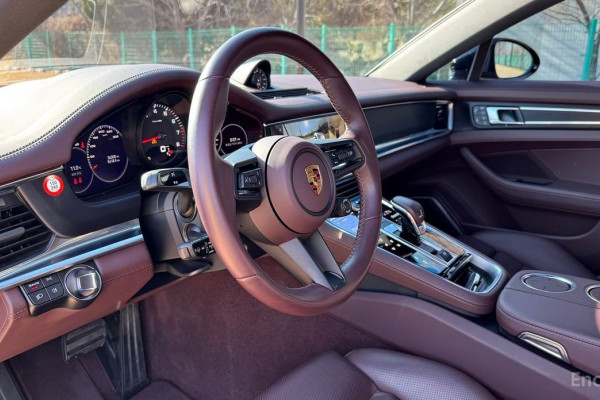 2022 Porsche Panamera с пробегом 36 000 км