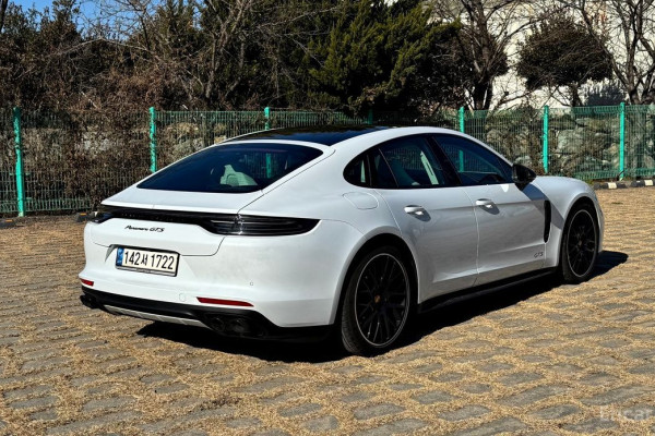 2022 Porsche Panamera с пробегом 36 200 км