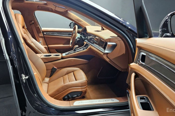 2022 Porsche Panamera с пробегом 34 701 км